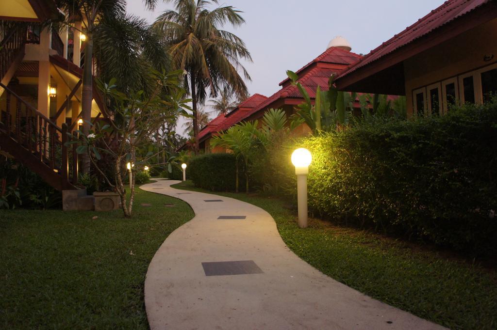 Palm Village Rawai Exterior foto