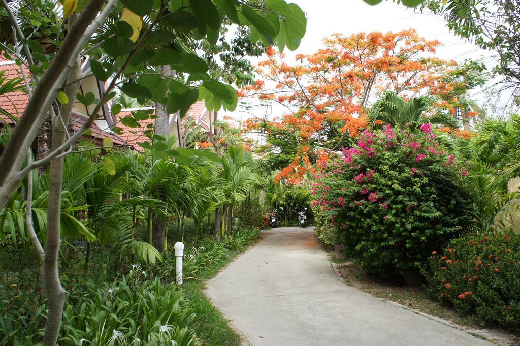 Palm Village Rawai Exterior foto