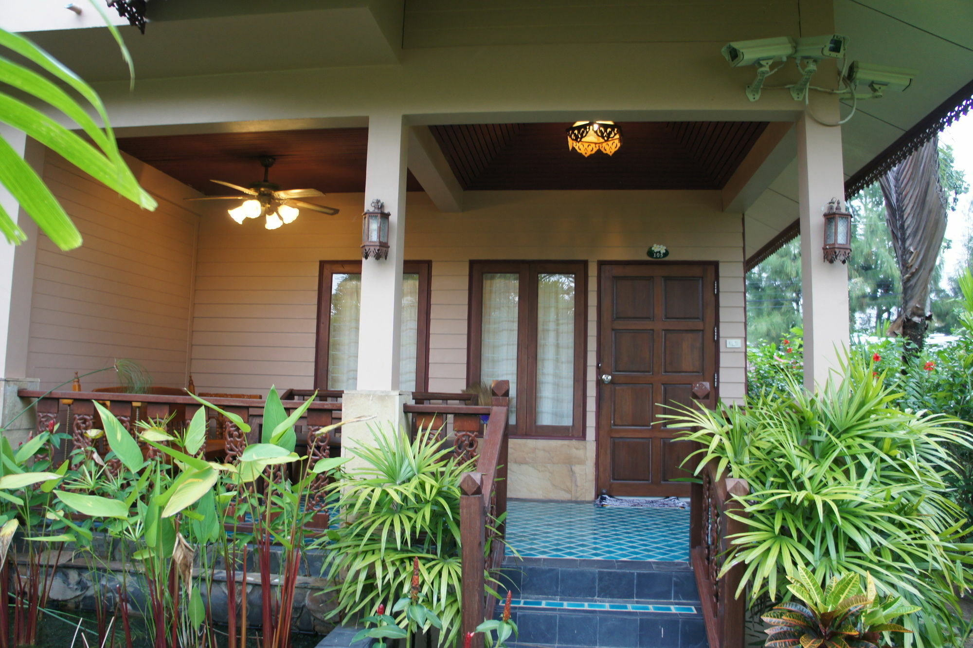 Palm Village Rawai Exterior foto