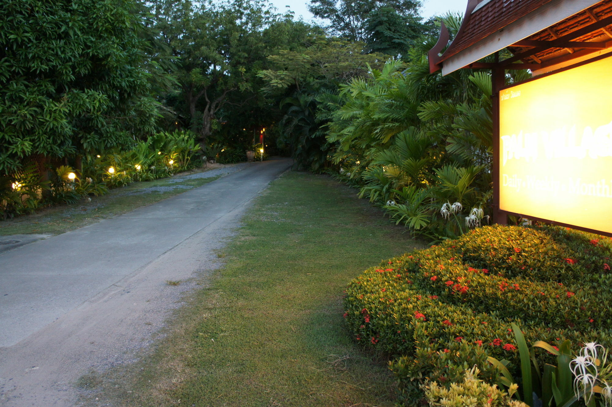 Palm Village Rawai Exterior foto