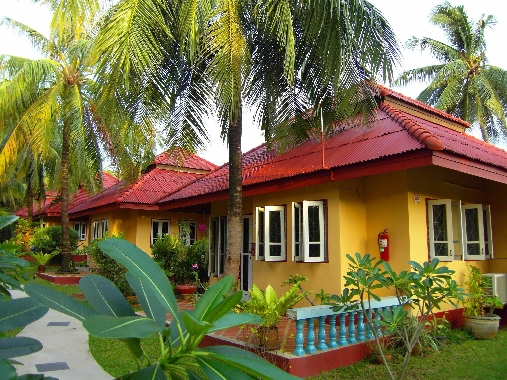 Palm Village Rawai Exterior foto